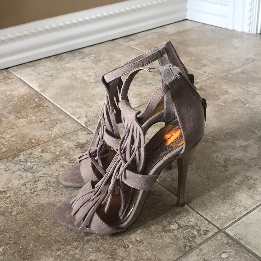 Grey fringed heels